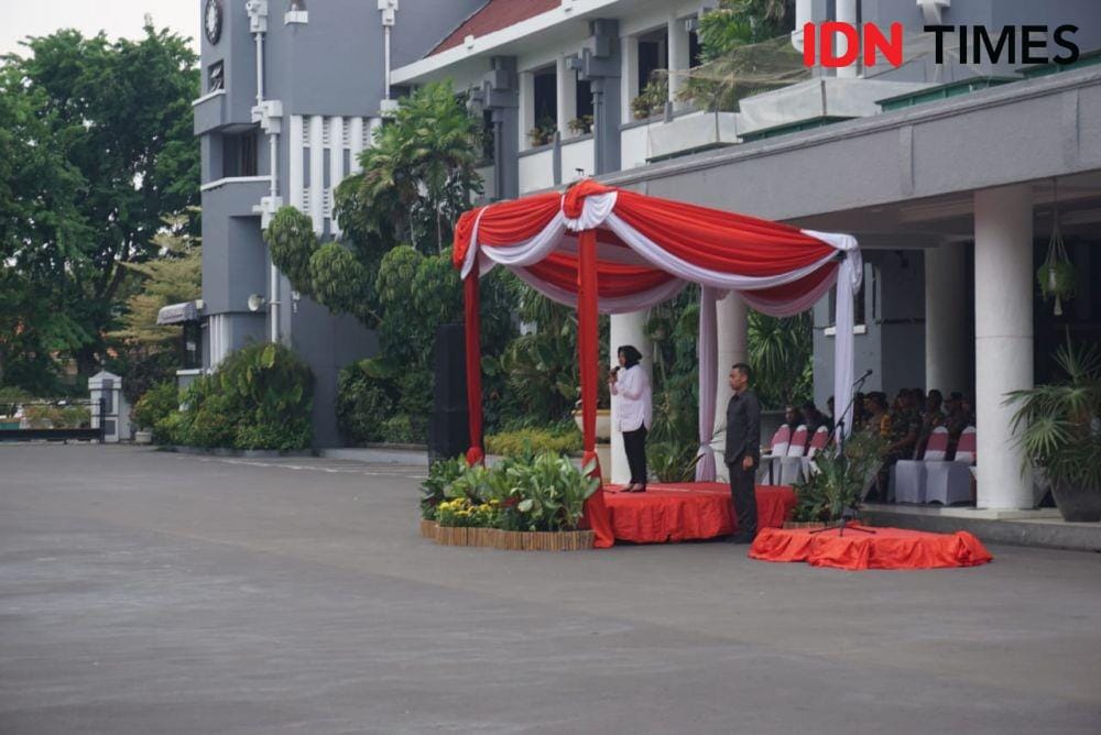 Apel pengamanan Kota Surabaya selama perayaan pergantian tahun yang dipimpin Wali Kota Surabaya Tri Rismaharini, Selasa (31/12). IDN Times/Fitria Madia