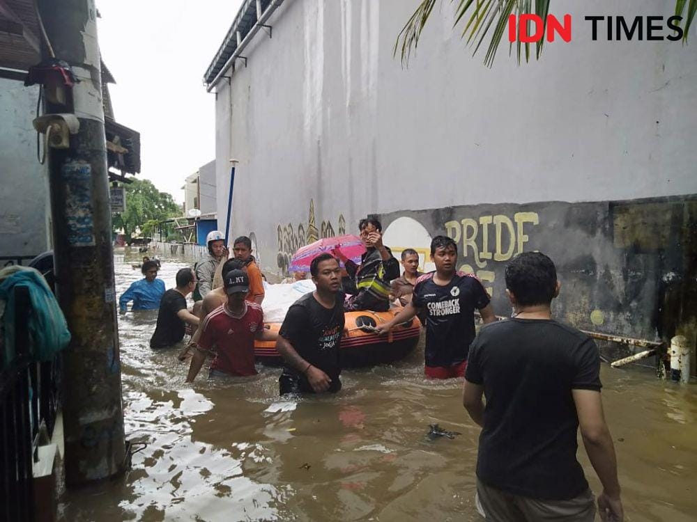 (Banjir di Kompeks IKIP, Bekasi) IDN Times/Dini Suciatiningrum