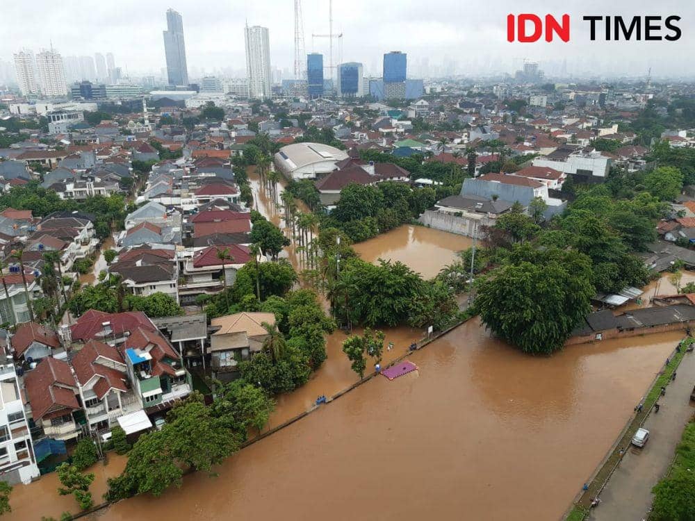 (Perumahan di Jalan Perjuangan, Kebon Jeruk, Jakarta Barat terendam banjir) IDN Times/Anata