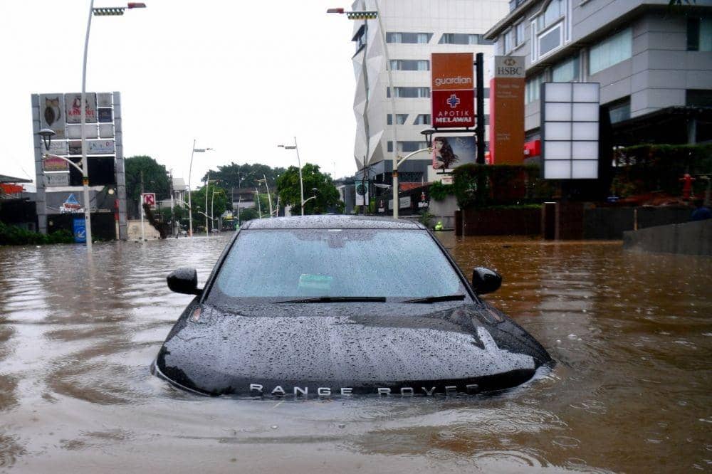 (Banjir di Kemang) ANTARAFOTO/Sigid Kurniawan
