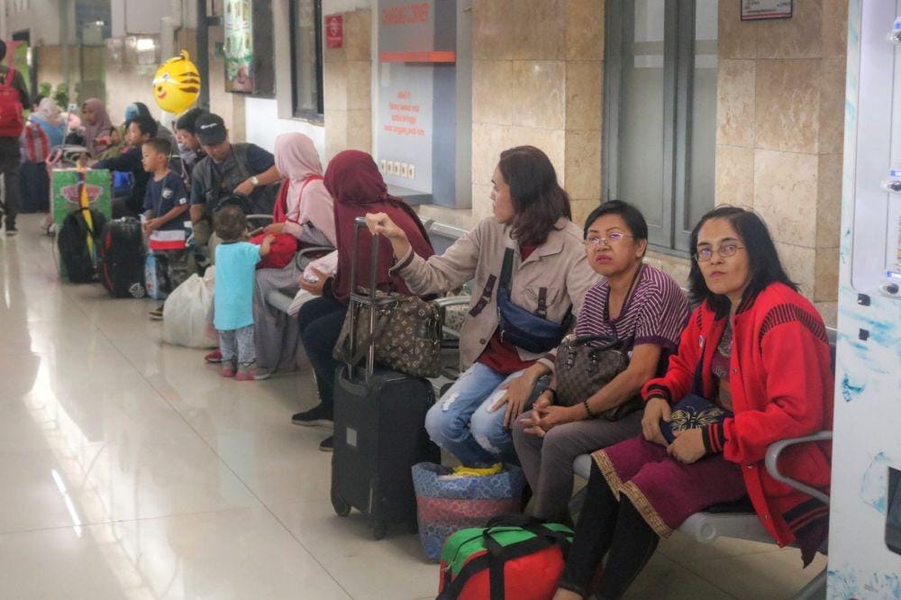 Pelayanan penumpang di Stasiun Kota Malang tetap maksimal. IDN Times/ Alfi Ramadana