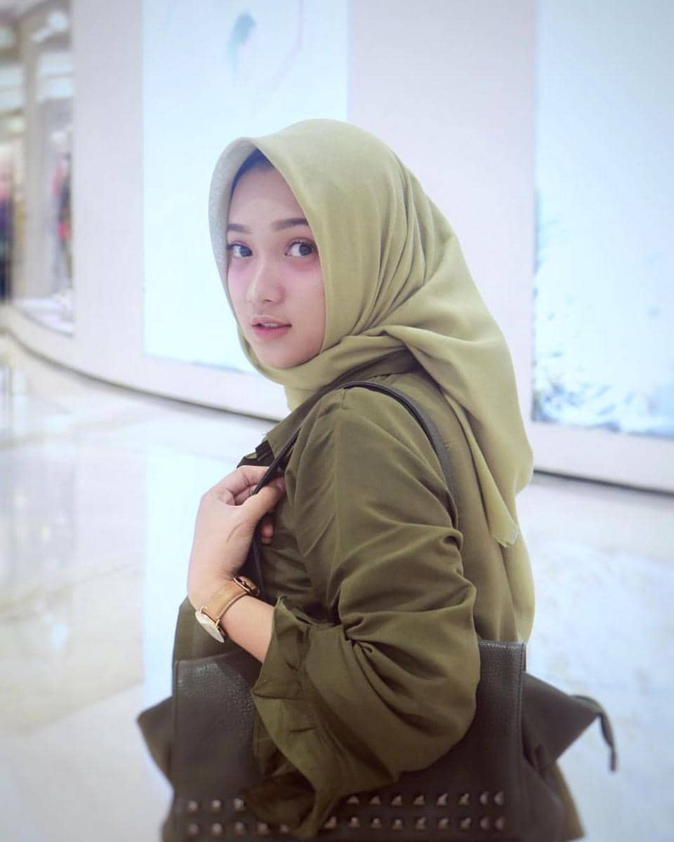 instagram.com/zahrahakiim