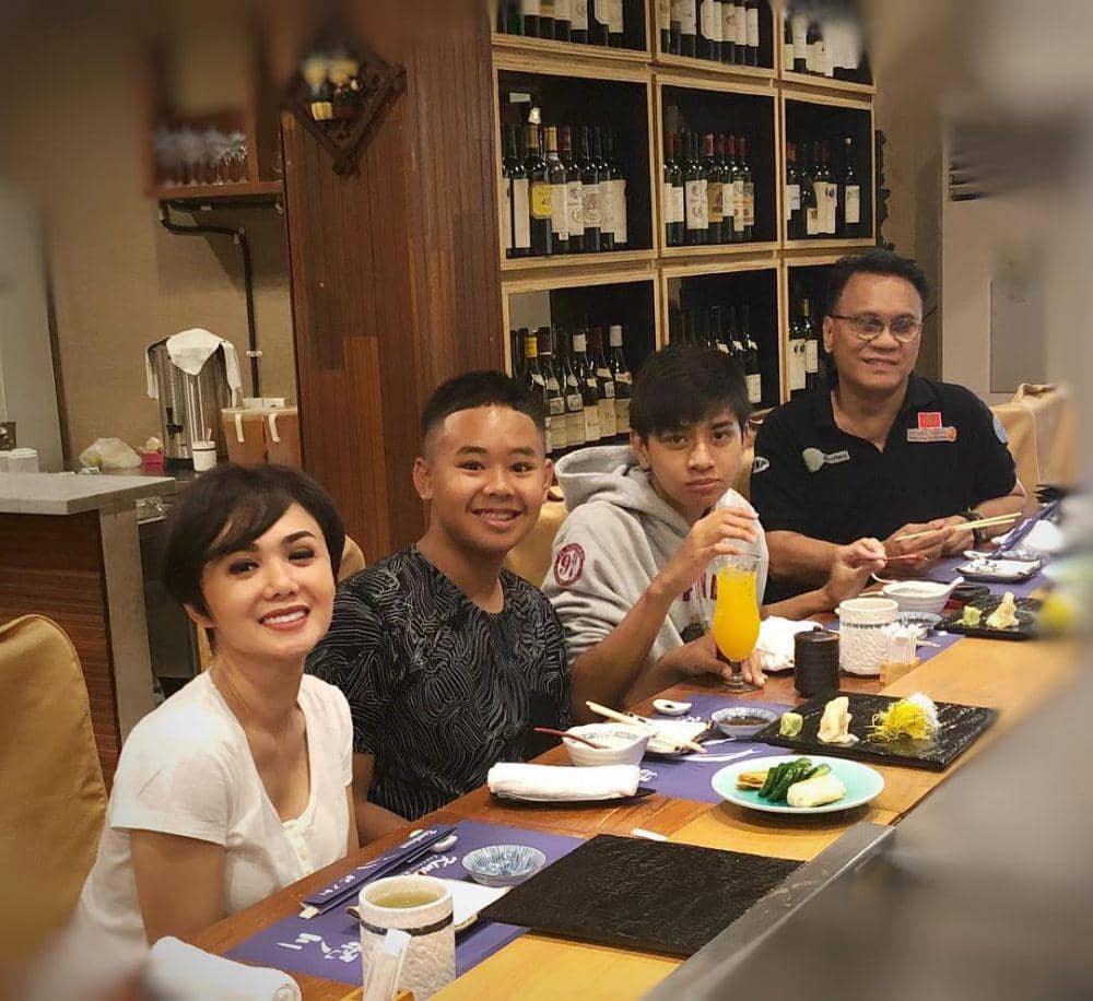 instagram.com/yunishara36