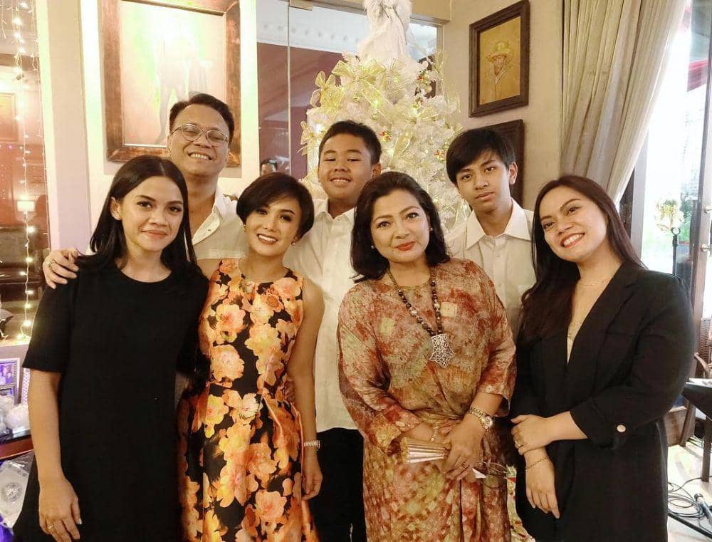 instagram.com/yunishara36