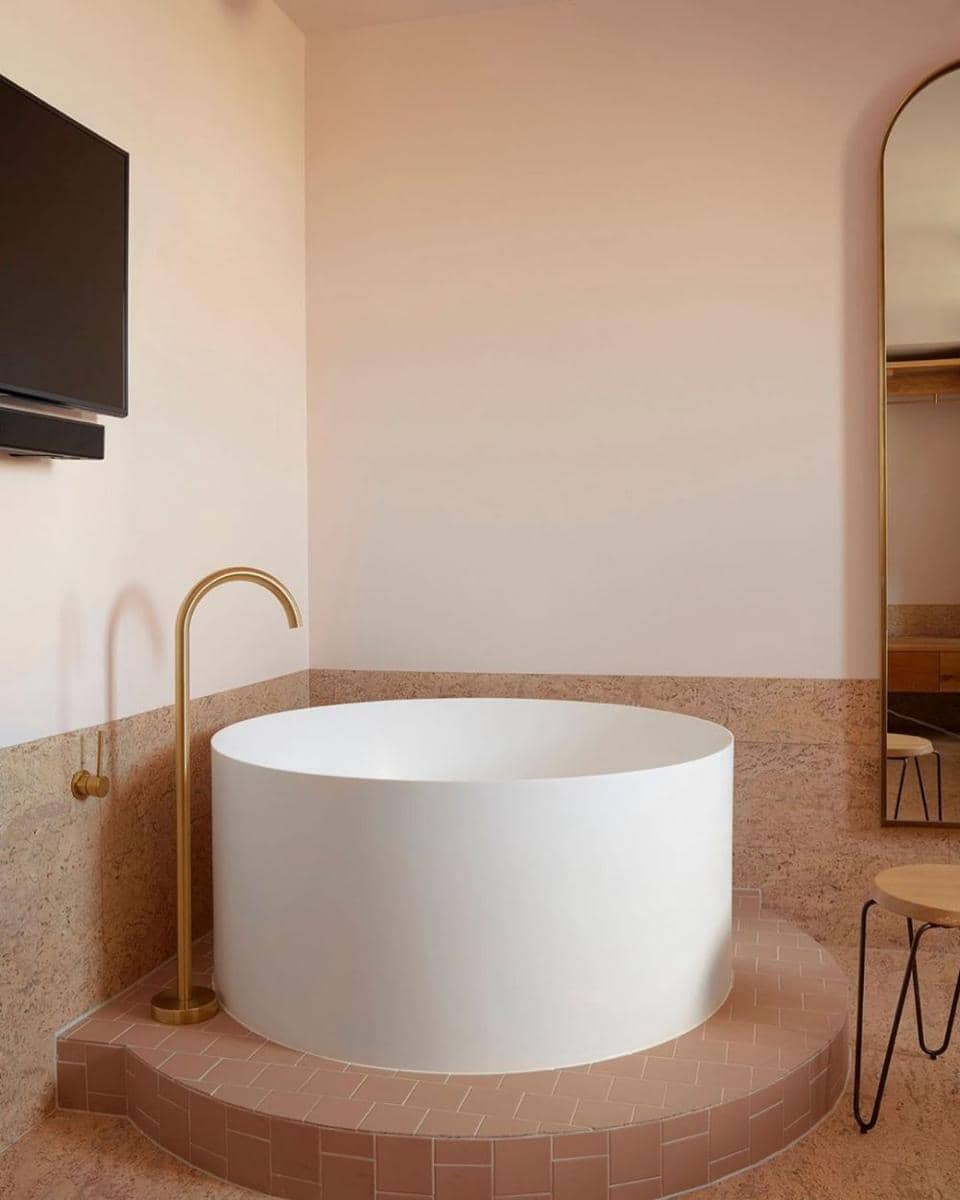 instagram.com/barnabylane