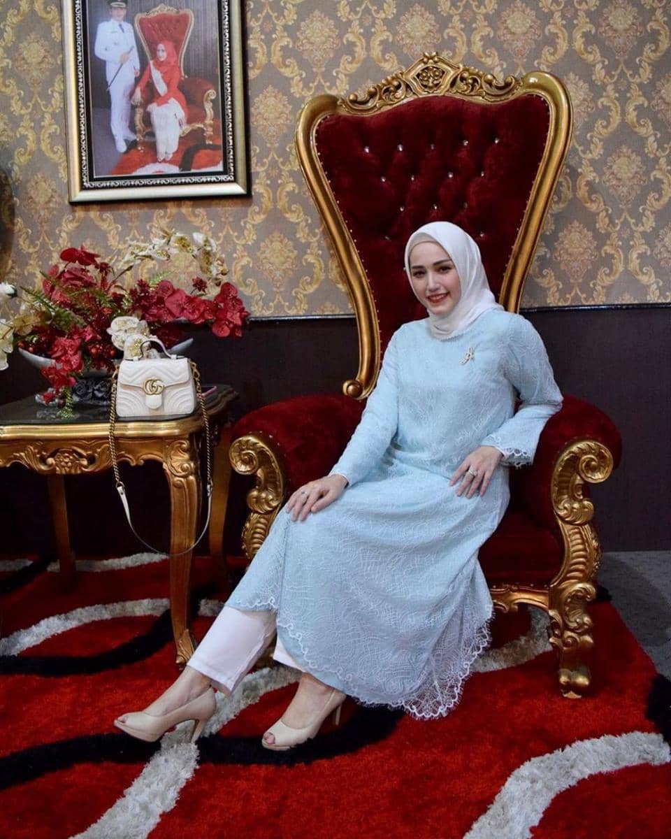 instagram.com/adeliapasha