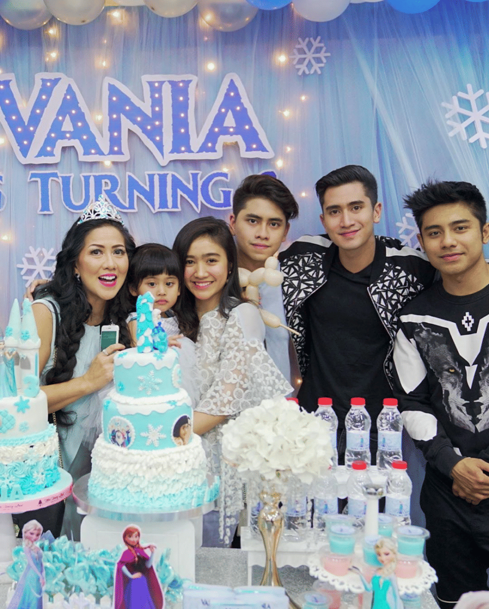 Instagram.com/vaniaathabina24