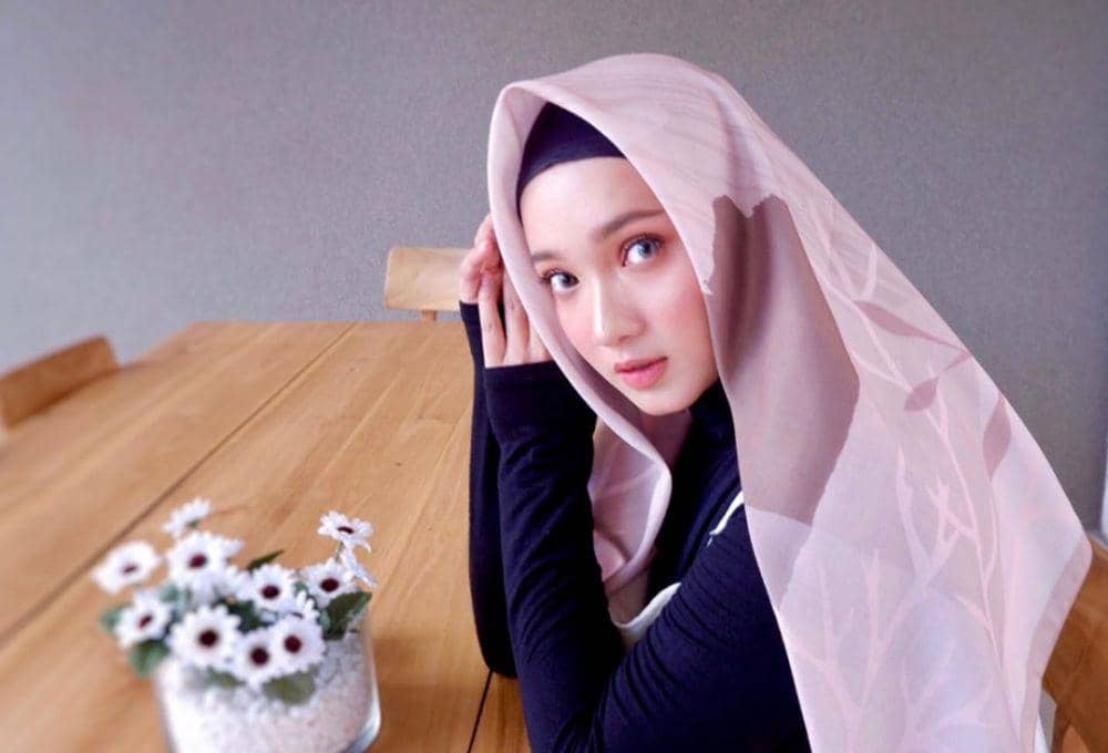 instagram.com/zahrahakiim