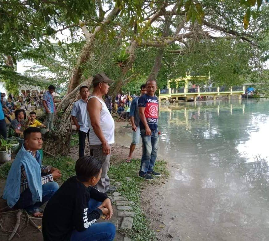 Warga memadati Danau Linting setelah mendengar kabar soal ada yang tenggelam (Dok.IDN Times/istimewa)