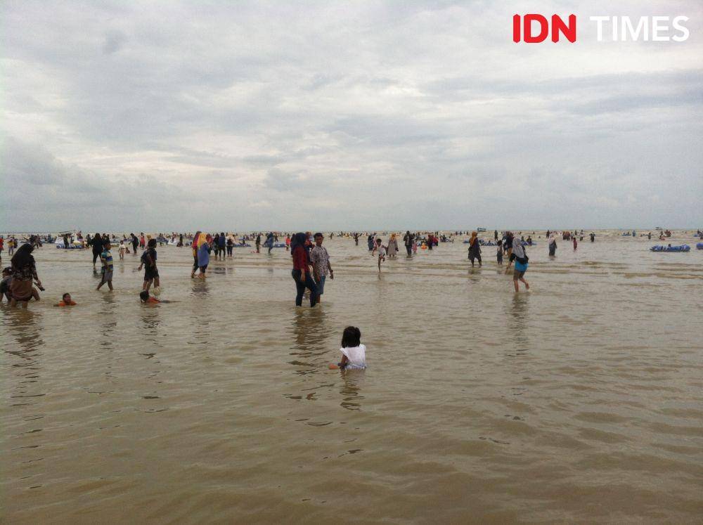 Pantai Karang Jahe yang terletak di Desa Punjulharjo Kecamatan Rembang, Kabupaten Rembang. IDN Times/Aji