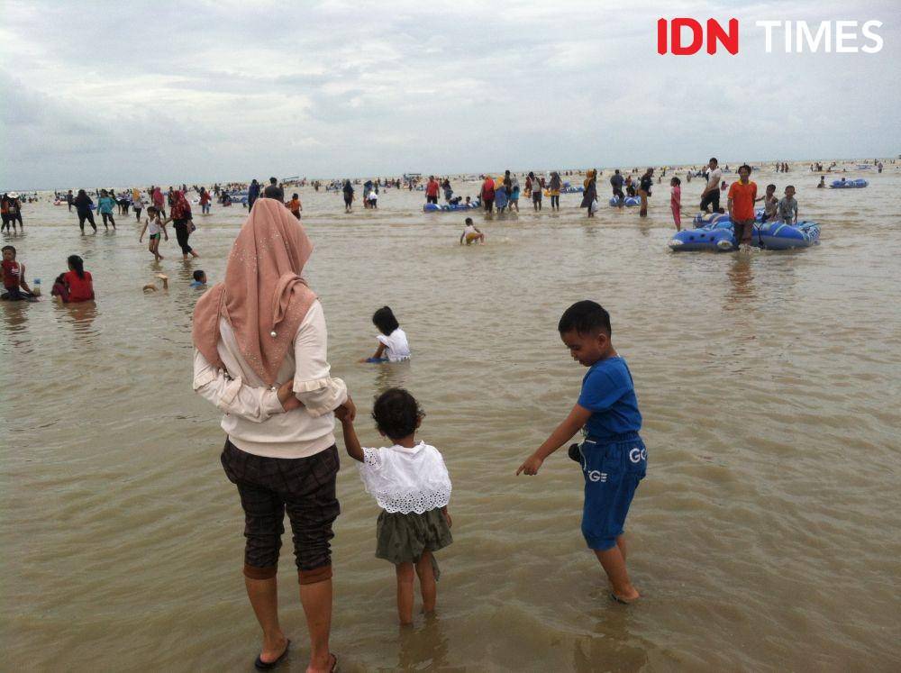 Pantai Karang Jahe yang terletak di Desa Punjulharjo Kecamatan Rembang, Kabupaten Rembang. IDN Times/Aji