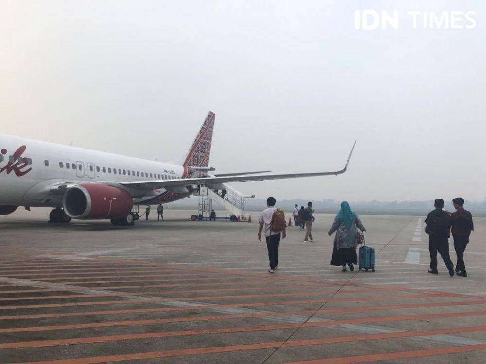 Penerbangan dari Bandara SMB II Palembang (IDN Times/Rangga Erfizal)