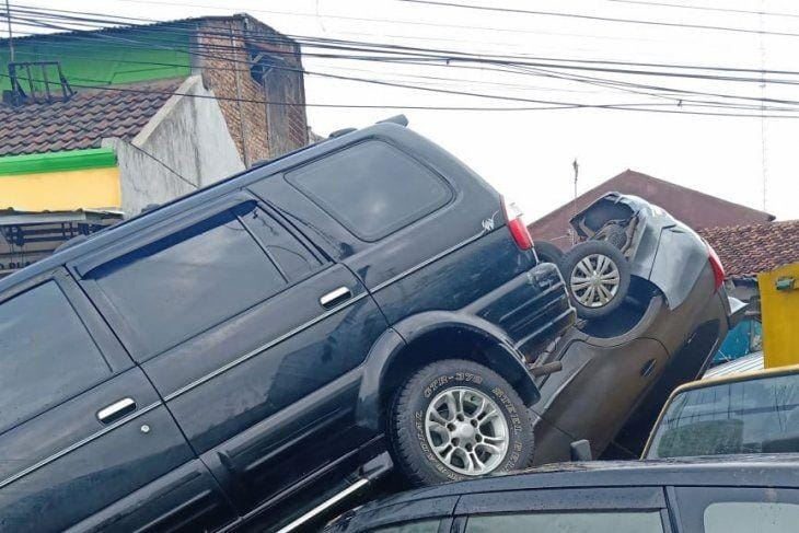 Banjir di Jatiasih, Bekasi (Antara/Sri Muryono)