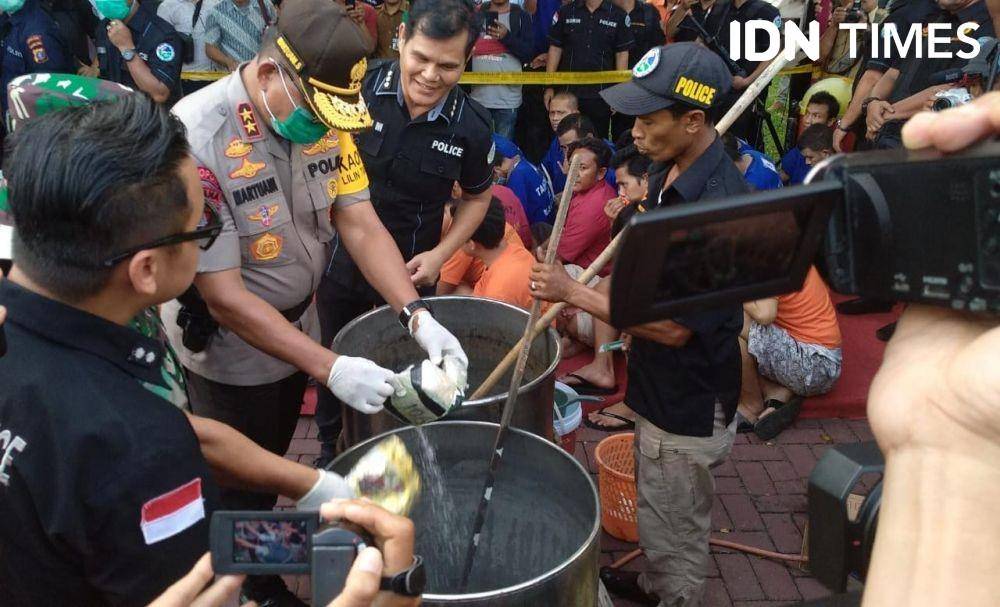 Kapolda Sumut memusnahkan barang bukti narkoba (IDN Times/Fadli Syahputra)