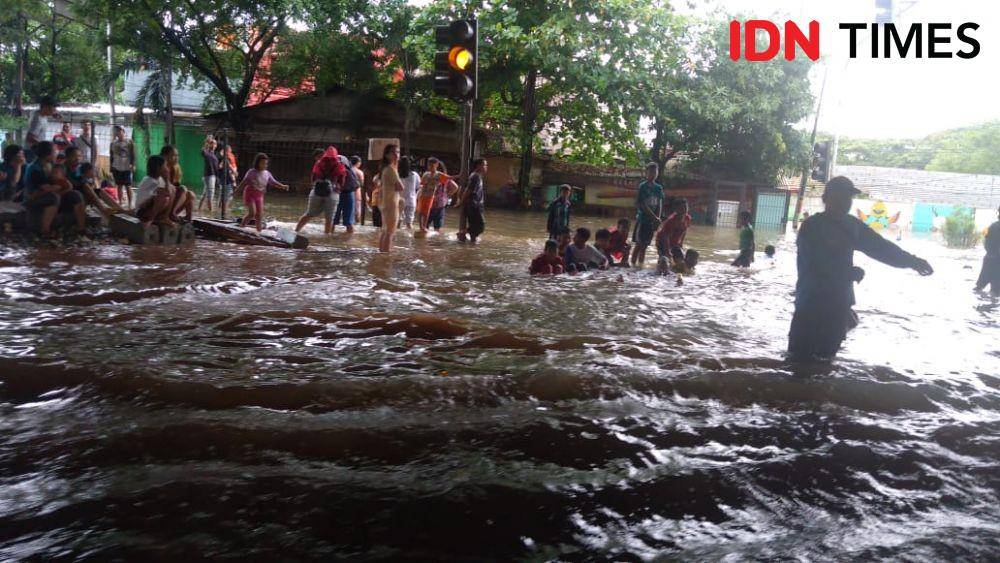 Ilustrasi Banjir daerah Jakarta Barat (IDN Times/Lia Hutasoit)