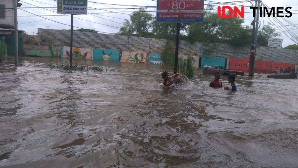 Ilustrasi Banjir (IDN Times/Lia Hutasoit)