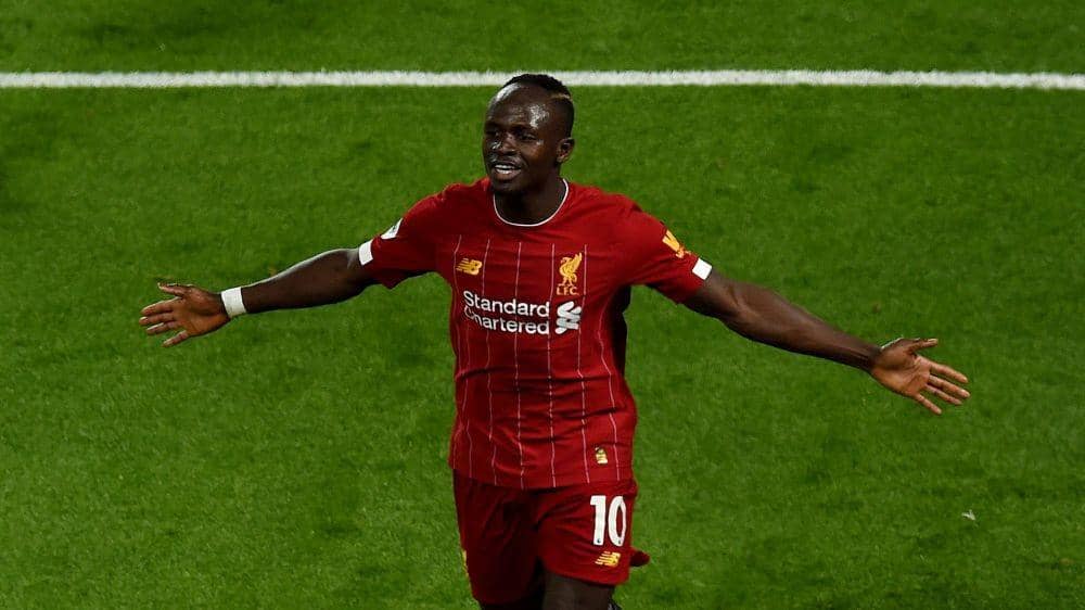 Sadio Mane merayakan golnya ke gawang Sheffield United, Jumat (3/1) dini hari tadi. Twitter/@LFC