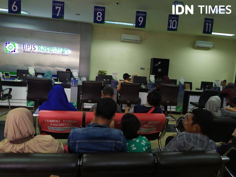 Ilustrasi aktivitas di Kantor BPJS Kesehatan Palembang Jalan R Sukamto (IDN Times/Feny Maulia Agustin)