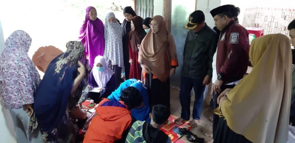 Korban saat dievakuasi ke rumah warga / Humas Polres Gowa