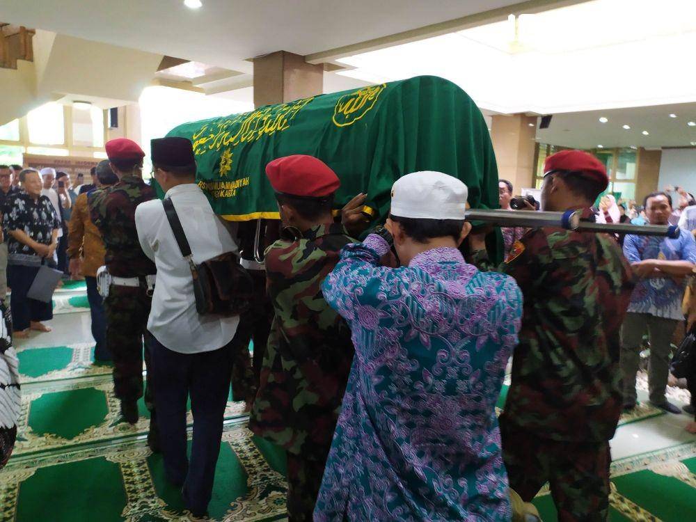 Jenazah almarhum Yunahar Ilyas. IDN Times/Siti Umaiyah