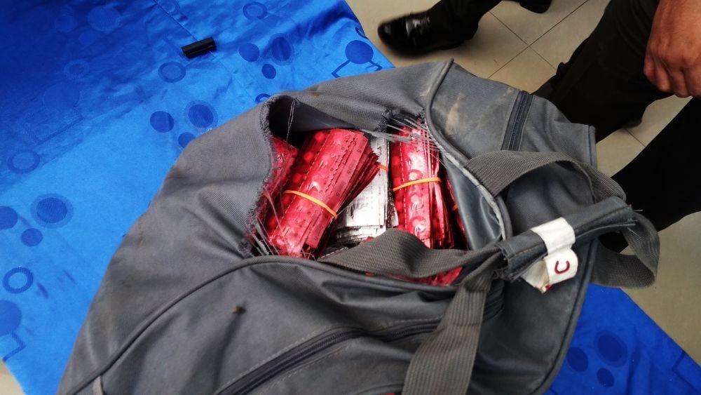 Tas berisi sabu dan pil ekstasi maupun happy five (IDN Times/Saifullah)