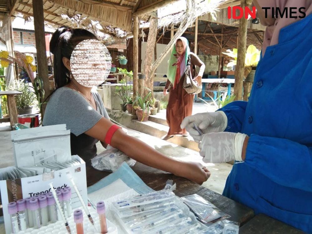 Pemeriksaan HIV terhadap PSK yang beraktifitas di PPU oleh Dinkes PPU (IDN Times/Istimewa)