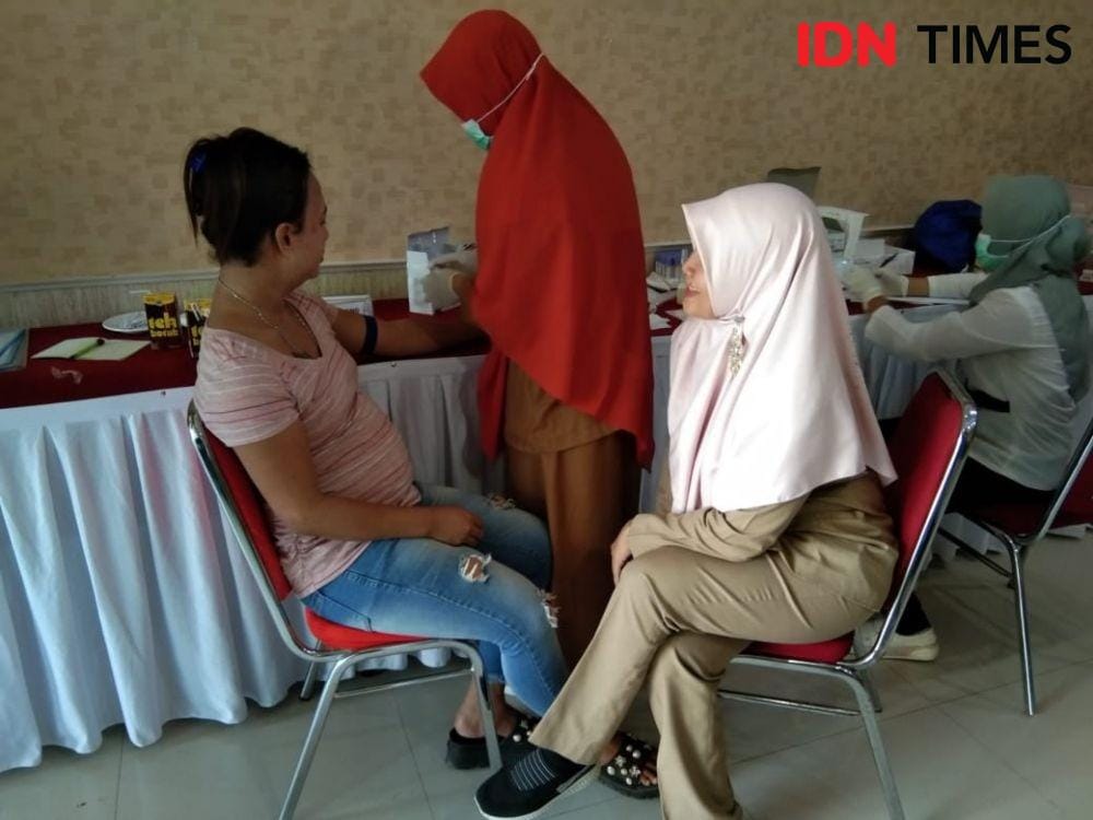 Pemeriksaan HIV terhadap waria yang dilakukan Dinkes PPU (IDN Times/Istimewa)