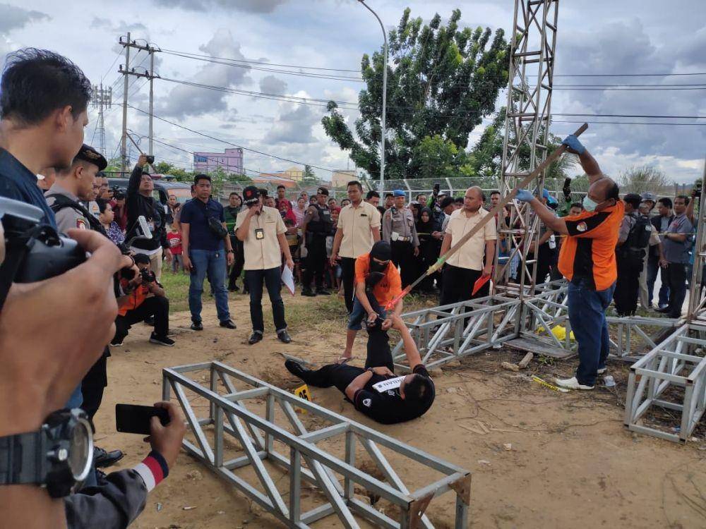 Ada 11 adegan diperagakan tersangka dalam kasus penikaman musisi (Subbag Humas Polresta Samarinda)