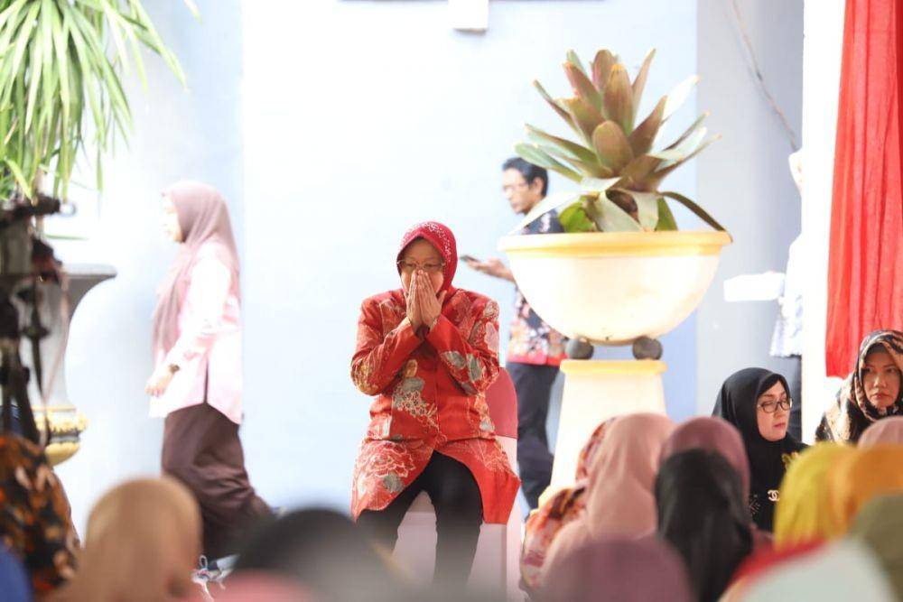 Wali Kota Surabaya, Tri Rismaharini saat doa bersama Pemerintah Kota Surabaya, Kamis (2/1). Dokumentasi Humas Pemkot Surabaya