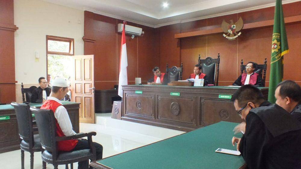 Suasana persidangan putusan kasus pembunuhan berencana dengan terdakwa Deni Priyanto di PN Banyumas, Kamis (2/1). Dok IDN Times
