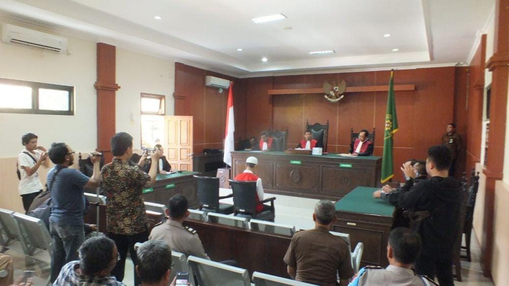 Suasana persidangan putusan kasus pembunuhan berencana dengan terdakwa Deni Priyanto di PN Banyumas, Kamis (2/1). Dok IDN Times