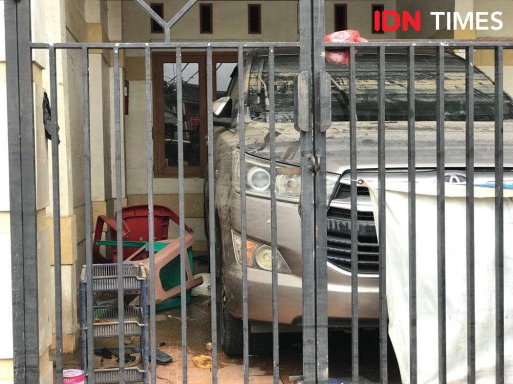 Korban banjir di Perum Periuk Jaya Permai, Tangerang (IDN Times/Teatrika Handiko Putri)