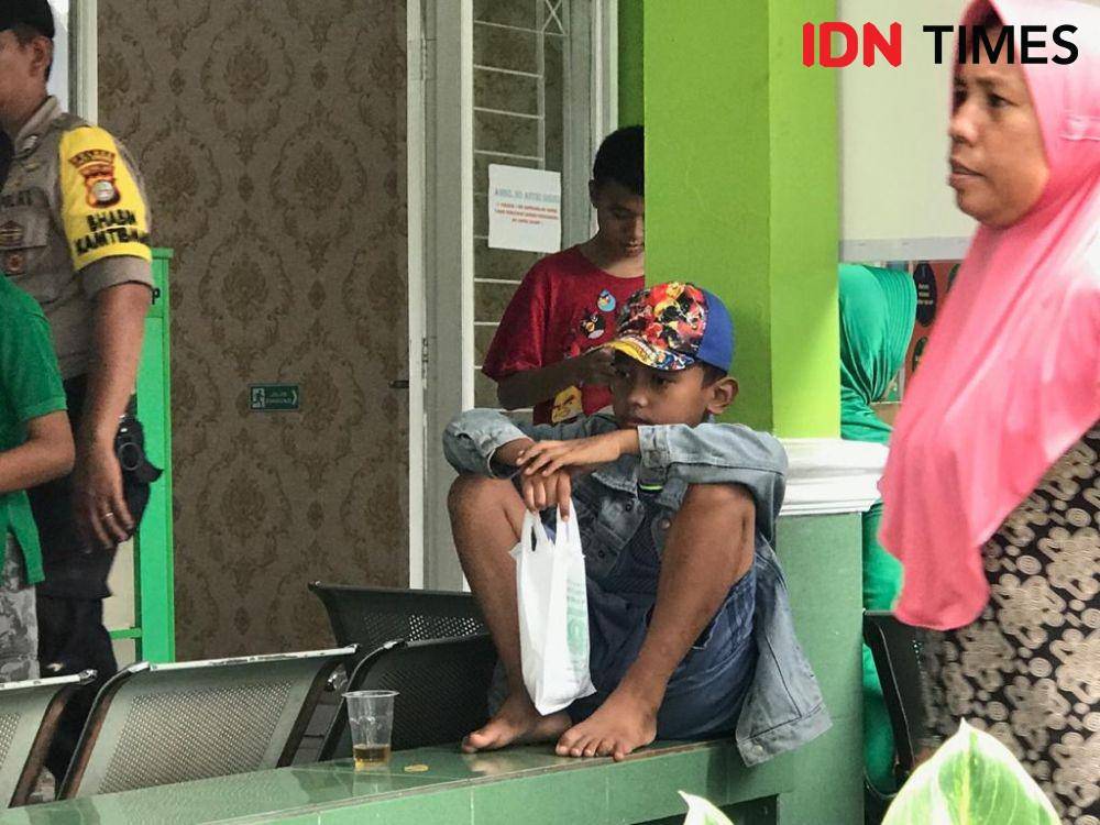 Korban banjir di Perum Periuk Jaya Permai, Tangerang (IDN Times/Teatrika Handiko Putri)