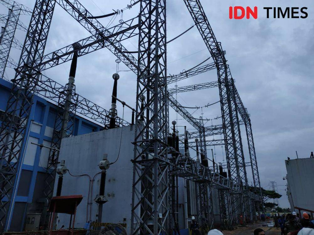 Ilustrasi PLN Gas Insulated Substation Tegangan Ekstra Tinggi (GISTET) Kembangan, Jakbar (IDN Times/Axel Joshua Harianja)