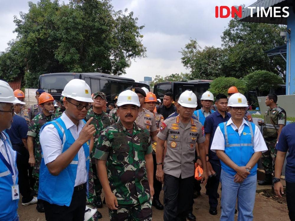 Panglima TNI dan Kapolri kunjungi PLN Gas Insulated Substation Tegangan Ekstra Tinggi (GISTET) Kembangan, Jakbar (IDN Times/Axel Joshua Harianja)