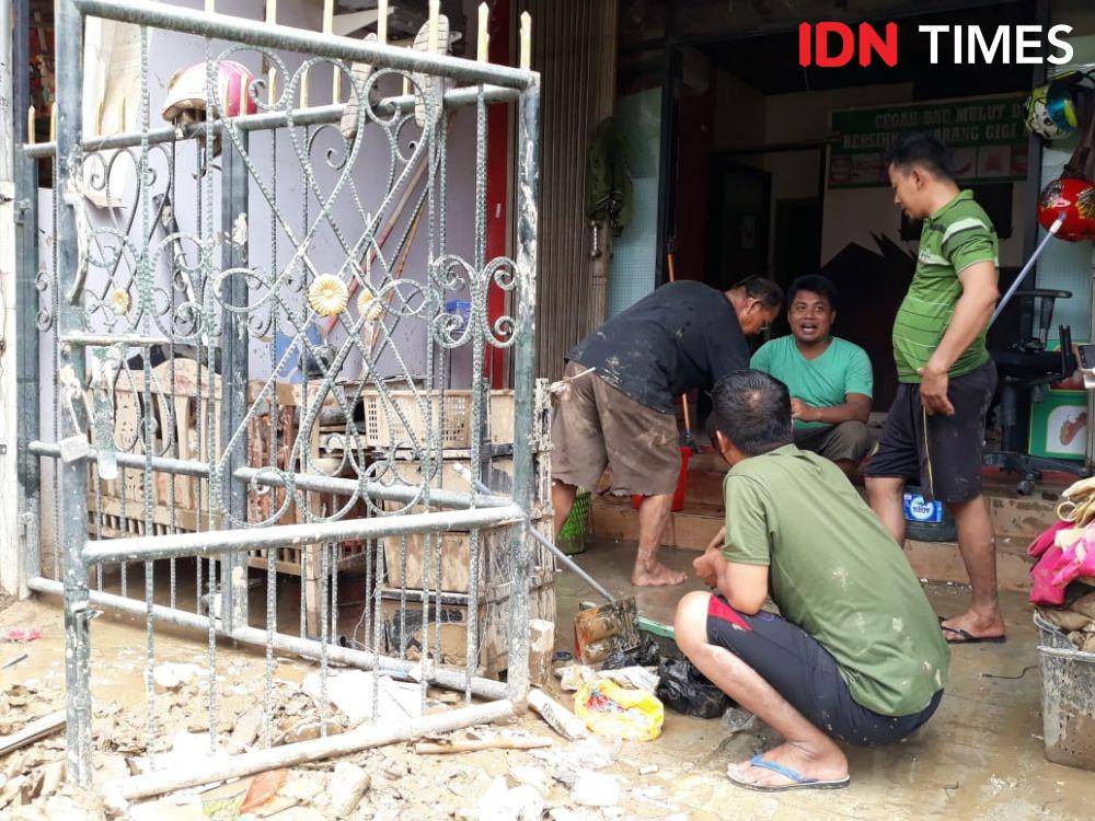 Banjir di Perumahan Pondok Gede Permai (IDN Times/Fitang Budhi Aditia)