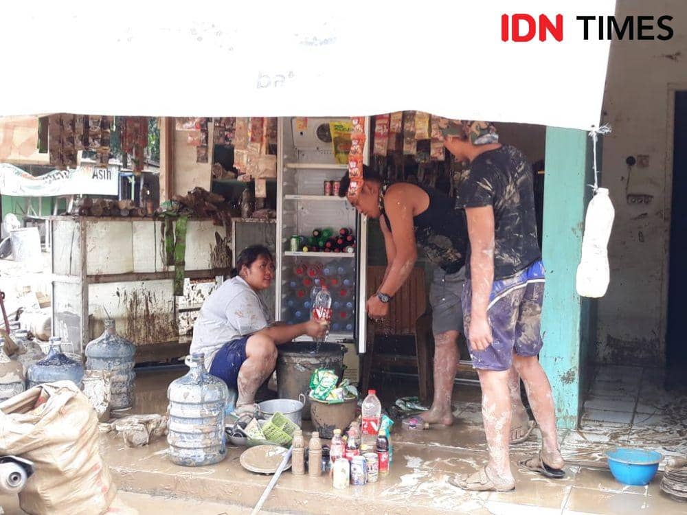 Banjir di Perumahan Pondok Gede Permai (IDN Times/Fitang Budhi Aditia)