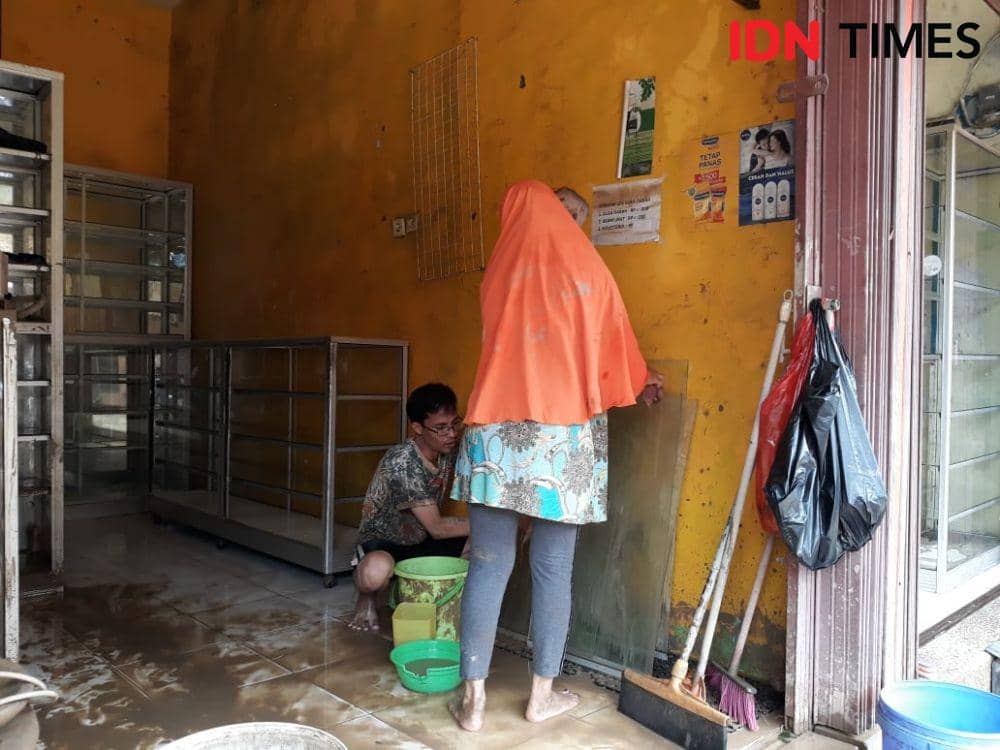 Banjir di Perumahan Pondok Gede Permai (IDN Times/Fitang Budhi Aditia)