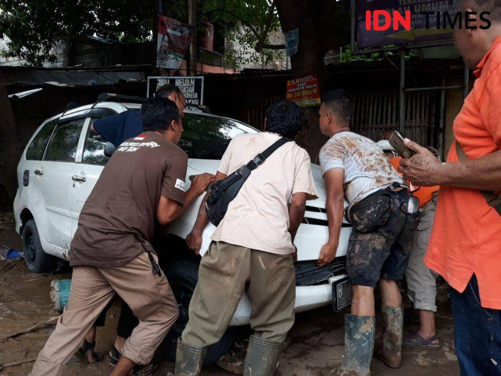 Banjir di Perumahan Pondok Gede Permai (IDN Times/Fitang Budhi Aditia)