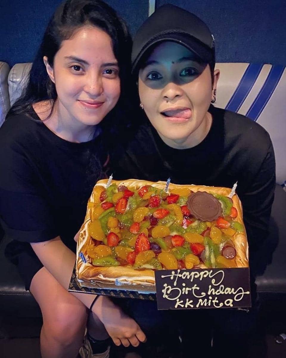 Instagram.com/mitathevirgin/