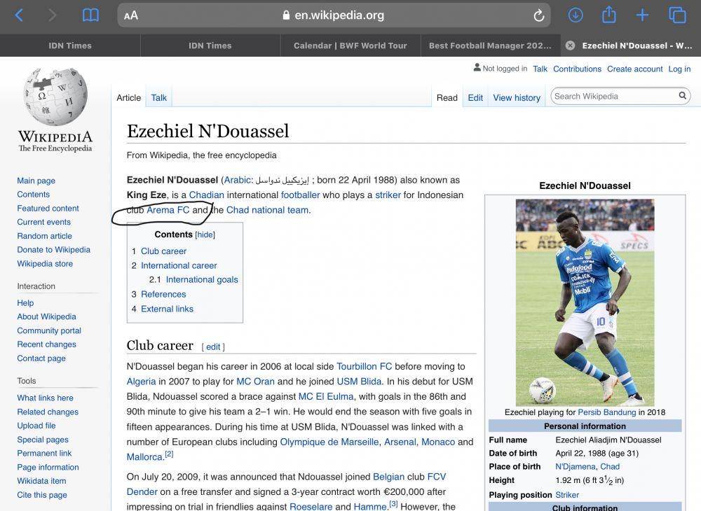 Laman Wikipedia Ezechiel N’Douassel yang sudah di-edit dan disebut bermain untuk Arema FC, Jumat (3/1). IDN Times/Isidorus Rio