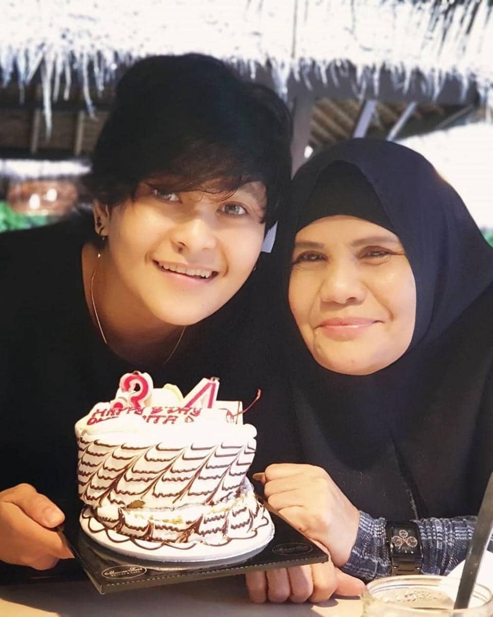 Instagram.com/mitathevirgin/