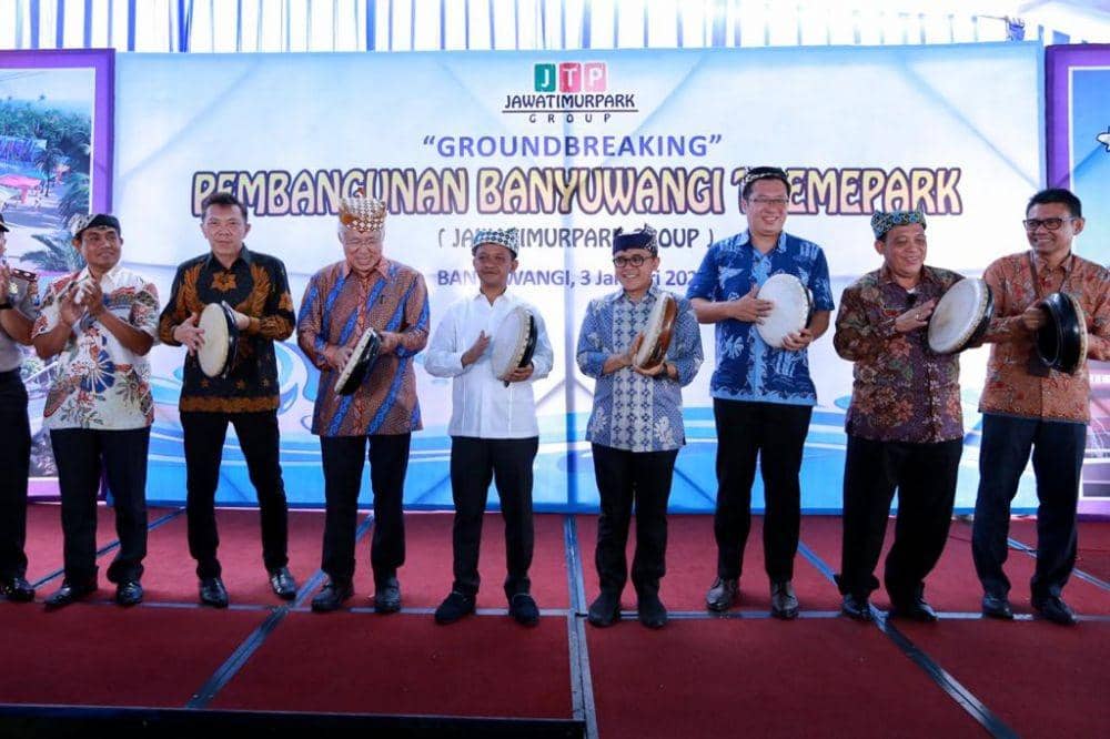 Seremonial tabuh rebana saat peletakan batu pertama pembangunan thempark dengan nilai investasi Rp 150 miliar di Banyuwangi. IDN Times/Istimewa