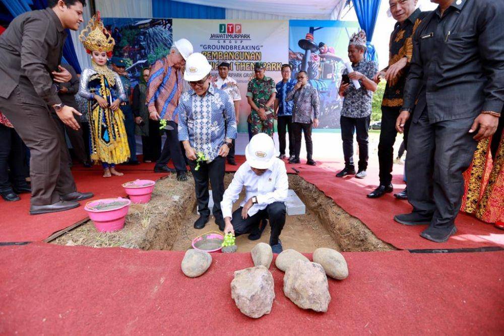 Peletakan batu pertama pembangunan thempark dengan nilai investasi Rp 150 miliar di Banyuwangi. IDN Times/Istimewa