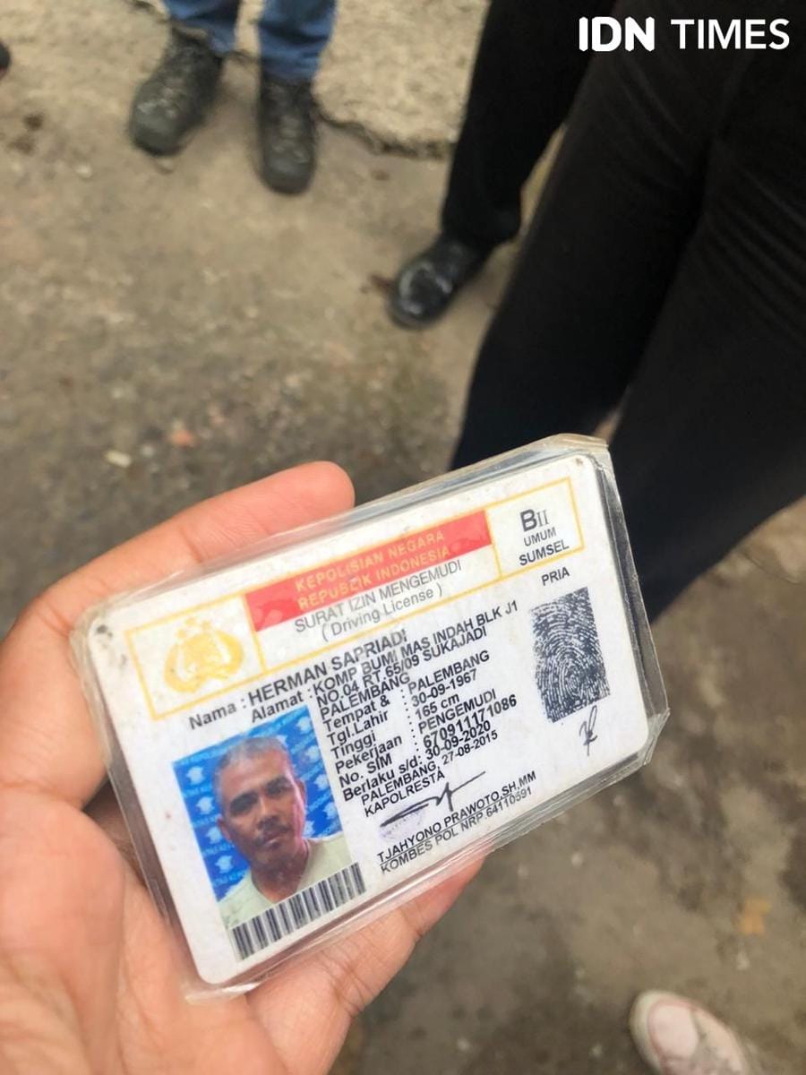 Sopir truk yang di amankan polisi (IDN Times/Rangga Erfizal)