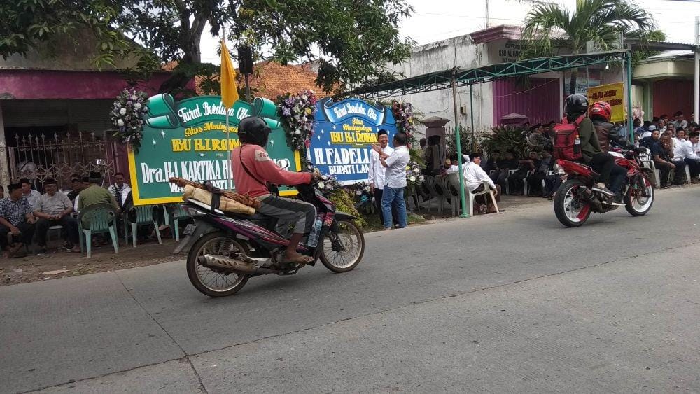 Sejumlah pejabat Pemkab Lamongan datang ke rumah duka. IDN Times/Imron