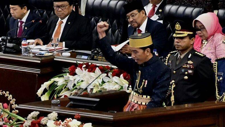 Kombes Pol Jhonny Edison Isir saat mendampingi Presiden Jokowi berpidato di DPR, 16 Agustus 2017. (Dok. Setkab)