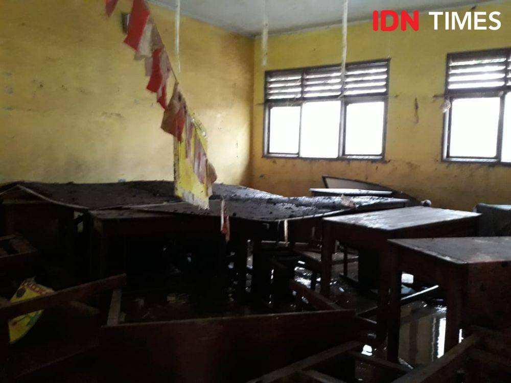 SDN Jatirasa V yang hancur tersapu banjir di Perumahan Pondok Gede Permai (IDN Times/Fitang Budhi Adhitia)