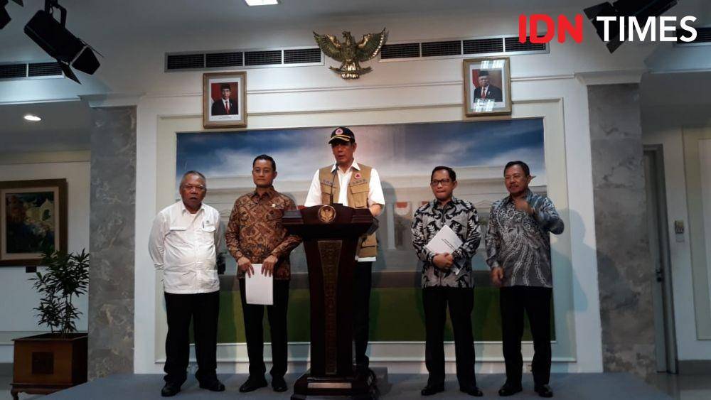 Kepala BNPB Doni Monardo memberikan keterangan pers di Kantor Presiden, Jakarta Pusat, Jumat 3 Januari 2020 (IDN Times/Teatrika Handiko Putri)