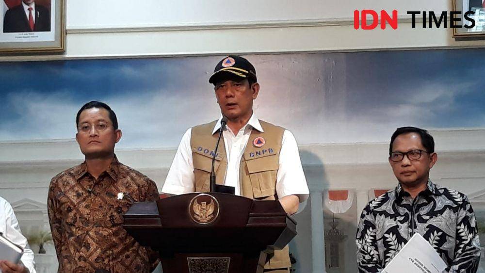 Kepala BNPB Doni Monardo memberikan keterangan pers di Kantor Presiden, Jakarta Pusat, Jumat 3 Januari 2020 (IDN Times/Teatrika Handiko Putri)